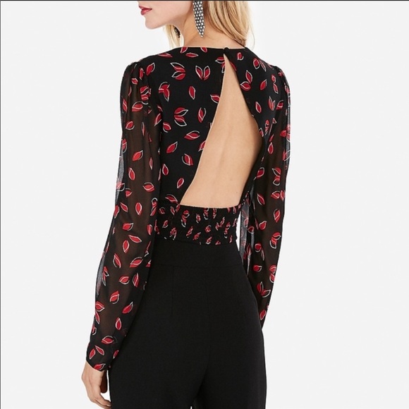 Express Tops - 🆕 Express Crop Top Petal Print